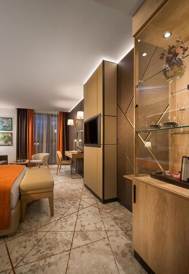 Hotel Jaegerhof بلوفديف
